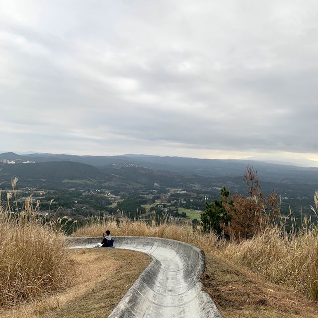 高處欣賞鹿兒島美景、挑戰長長滑板車道
