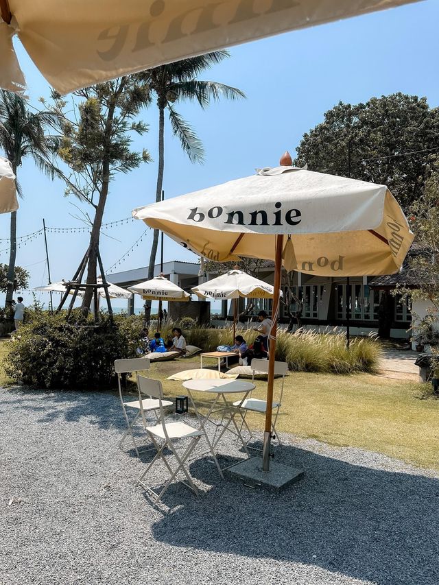 คาเฟ่ชะอำ 𝐛𝐎𝐧𝐧𝐢𝐞 𝐨𝐧 𝐭𝐡𝐞 𝐛𝐞𝐚𝐜𝐡  🏝️