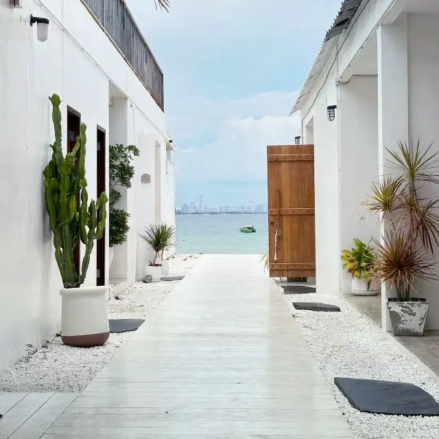 Explore Sun, Sand and the Sea in Koh Larn!