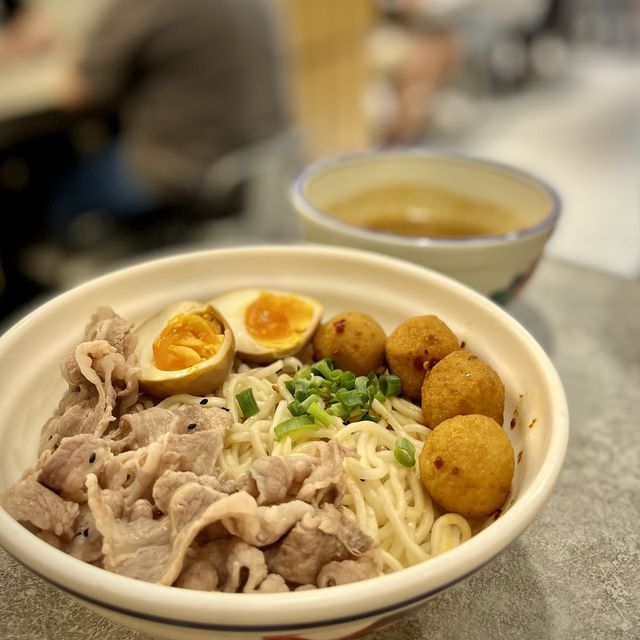 📍香港荃灣｜阿荔車仔麵 · 40多種配料選擇🤩 不走傳統路線的新派車仔麵！