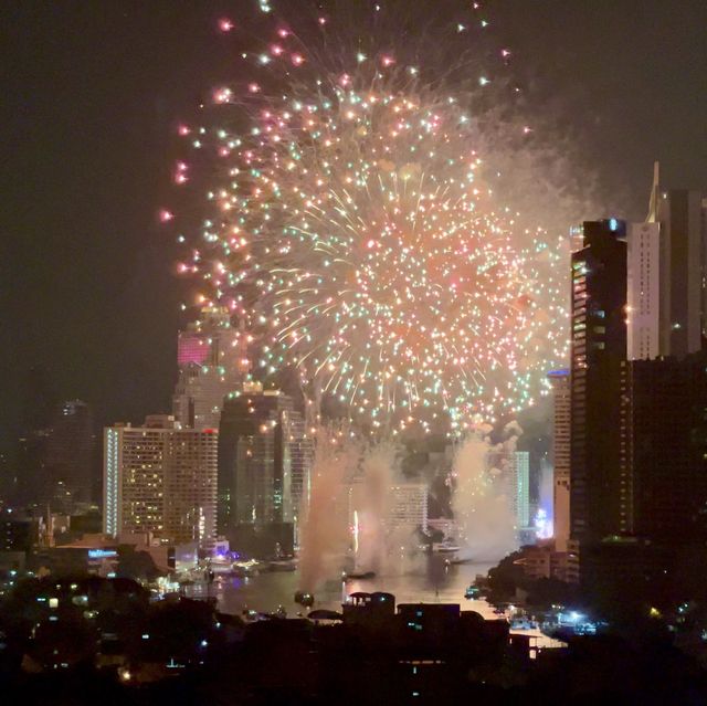 ดูพลุปีใหม่ ที่ โรงแรม Grand China Bangkok