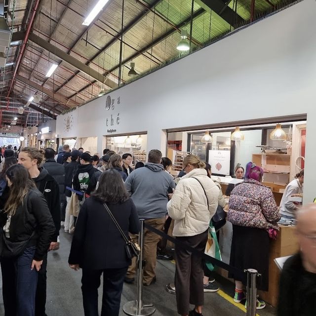 Great market with various food options 