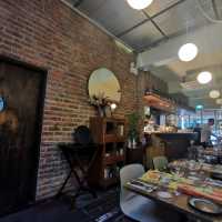 lovely restaurant in iconic neighbourhood