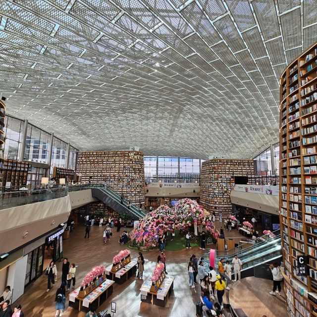 首爾浪漫🌹🌺🌷🪻唯美的「星空圖書館」🕋