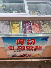 石門最近就開左間特色嘅小店「盔匠 」,主打四川及陝西等地既民間小食 - 鍋盔,店外人流不絕,超多街坊幫襯!
