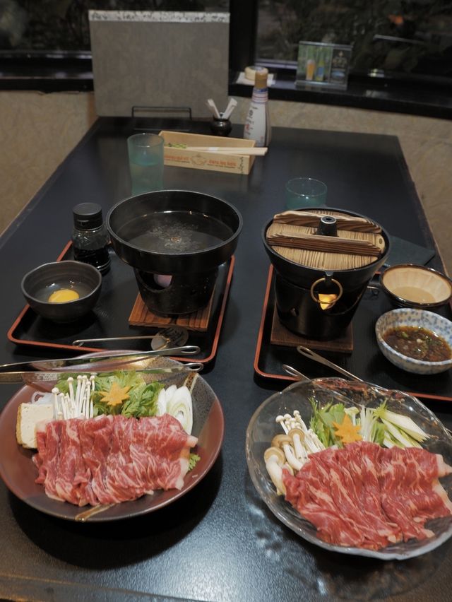 「信州牛肉鍋和涮涮鍋，寬敞舒適的輕井澤餐廳」