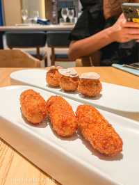 中環｜人氣西班牙菜餐廳😍 超美適合打卡的門面