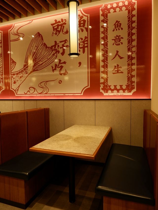 「屯門上海菜，蟹粉年糕和油爆蝦出色」