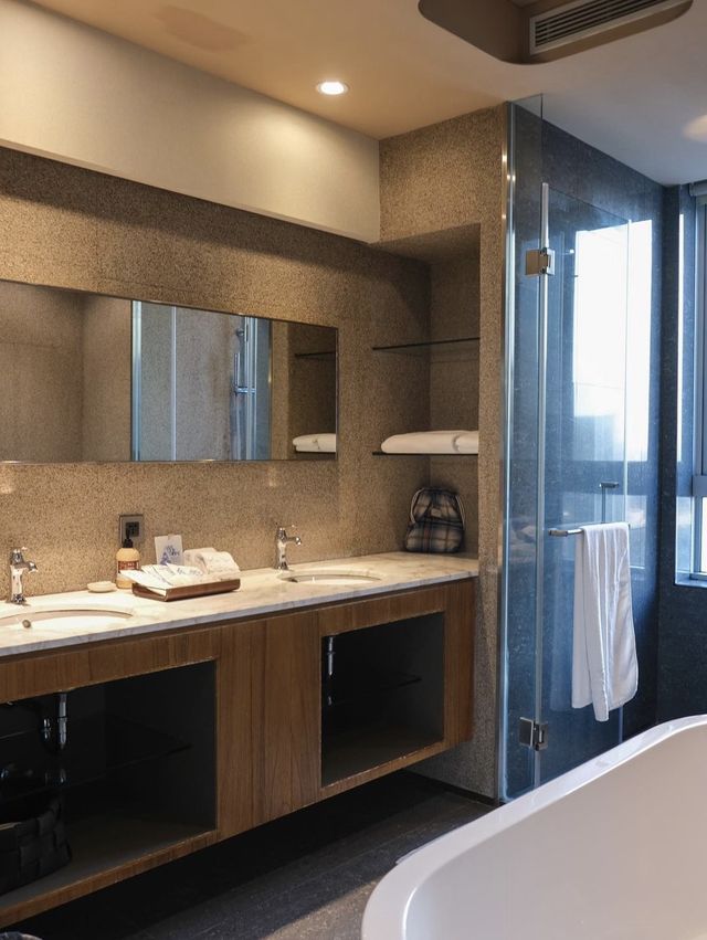 「Home Hotel」：純淨驚艷套房，市中心機能佳！