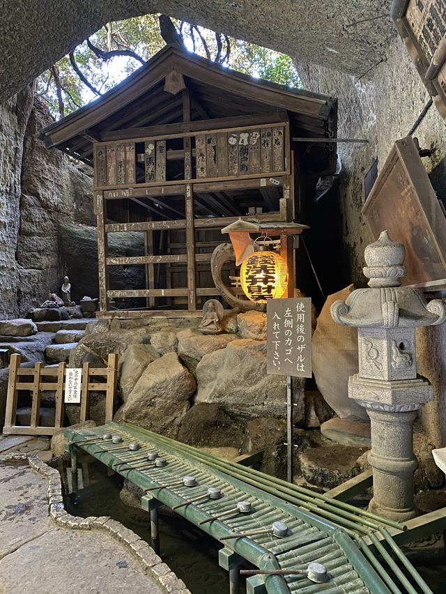 鎌倉の銭洗神社（宇賀福神社）銭を洗って金運アップ財運アップ