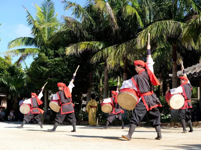 琉球村(Ryukyu Mura)位於沖繩市。