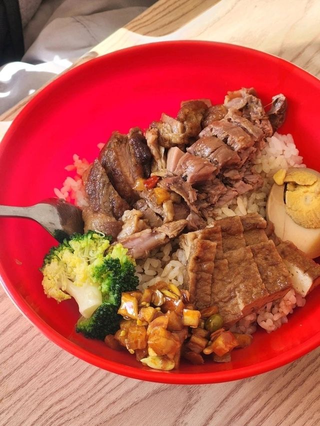 부들부들 입에서 녹는 족발덮밥 맛집, 치엔창쓰추(浅尝私厨)
