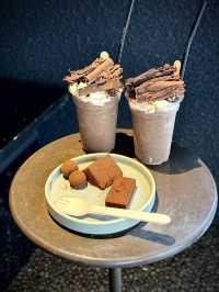 【大阪/心斎橋】黒を基調としたチョコドリンク専門店