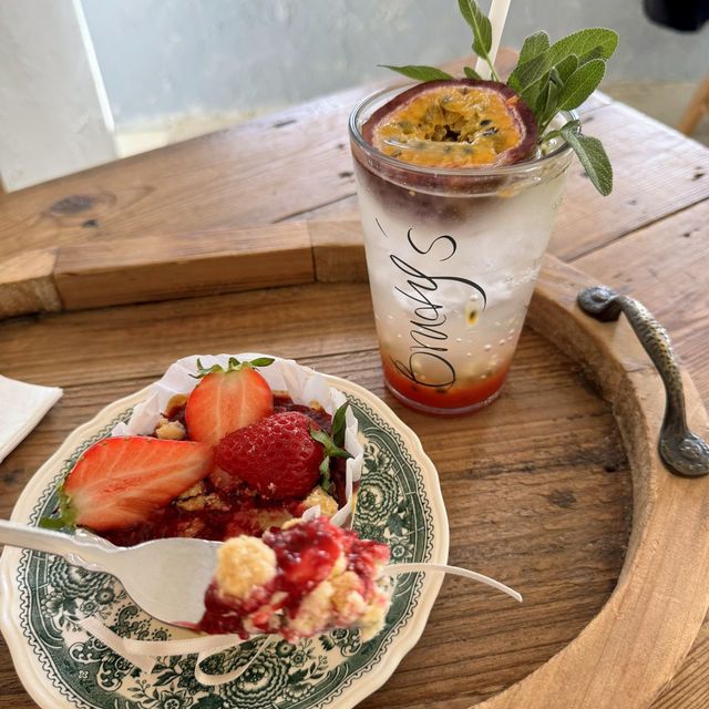 水槽?浴槽？可愛すぎるフラワーカフェ💐