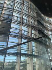 建物もアートな国立新美術館