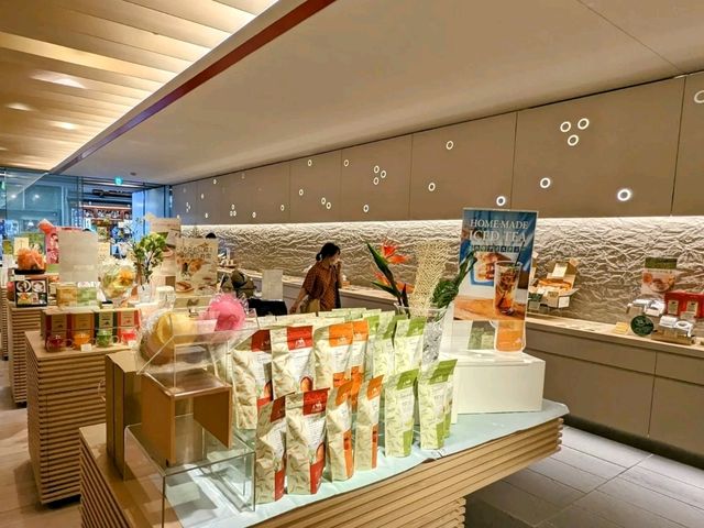 日本京都-琳琅滿目的世界茶葉專門店：Lupicia