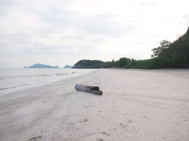 เที่ยวหาดสามพระยา