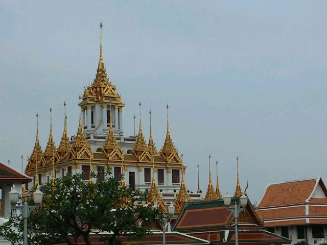 ขึ้นโลหะปราสาท..กราบพระบรมสารีริกธาตุ