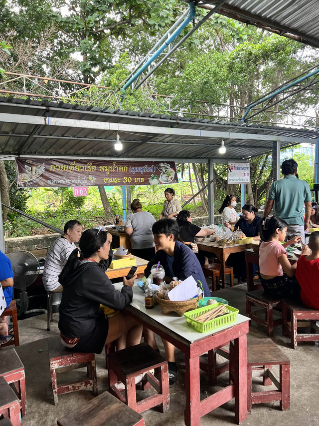 ตลาดน้ำบางน้ำผึ้ง บางกระเจ้า