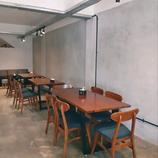 THE NEW PLACE IS WIDER THAN BEFORE, WITH AN OUTDOOR AREA IN THE FRONT