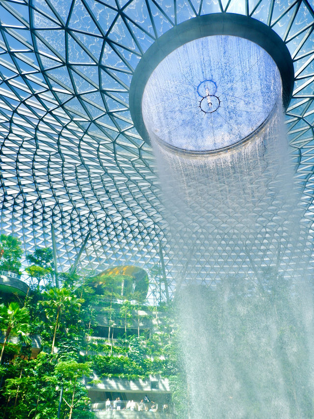 World’s Tallest Indoor Waterfall 🇸🇬✨ 