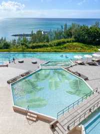【沖縄 恩納村】沖縄の魅力が詰まったAQUASENSE Hotel & Resortのプールでの贅沢な時間