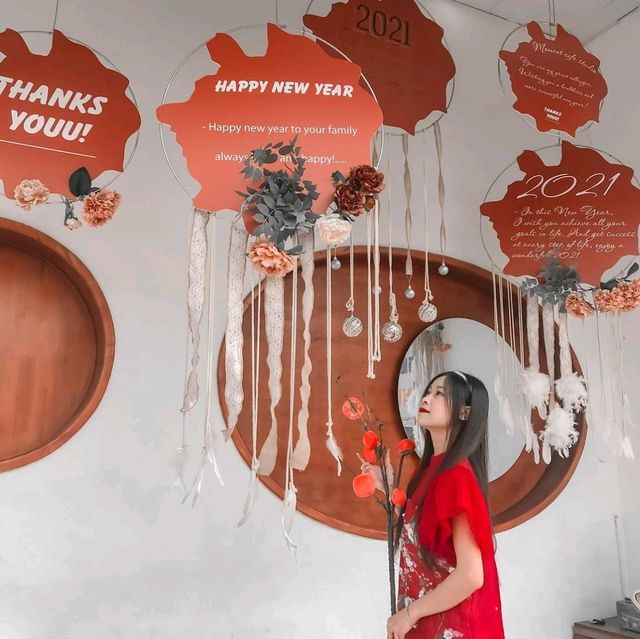 𝑀𝑂𝑀𝐸𝑁𝑇 𝐶𝐴𝐹𝐸 & 𝑆𝑇𝑈𝐷𝐼𝑂