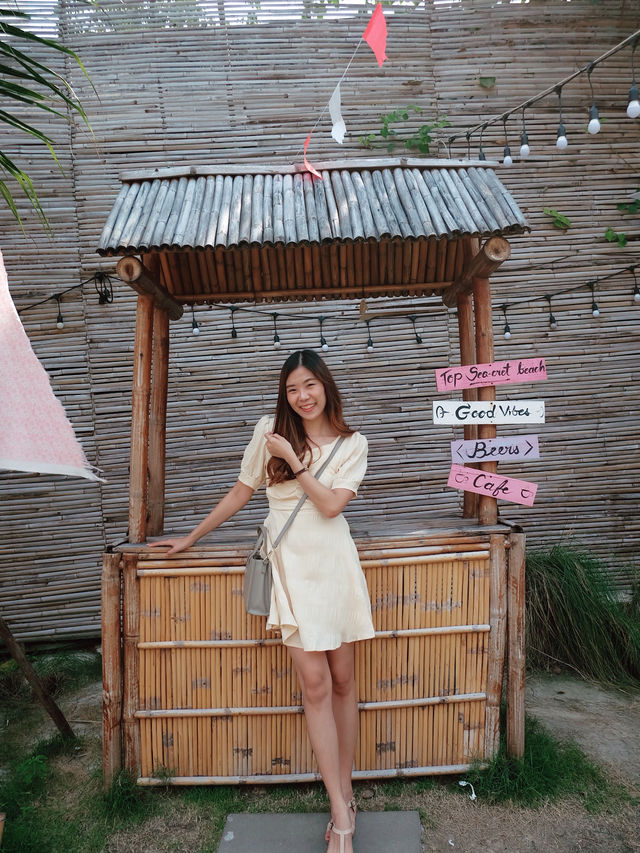 คาเฟ่ริมทะเล Top Seacret Beach Cafe