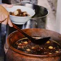 ข้าวซอยไก่ น้ำเงี้ยว ป้าศรีไว