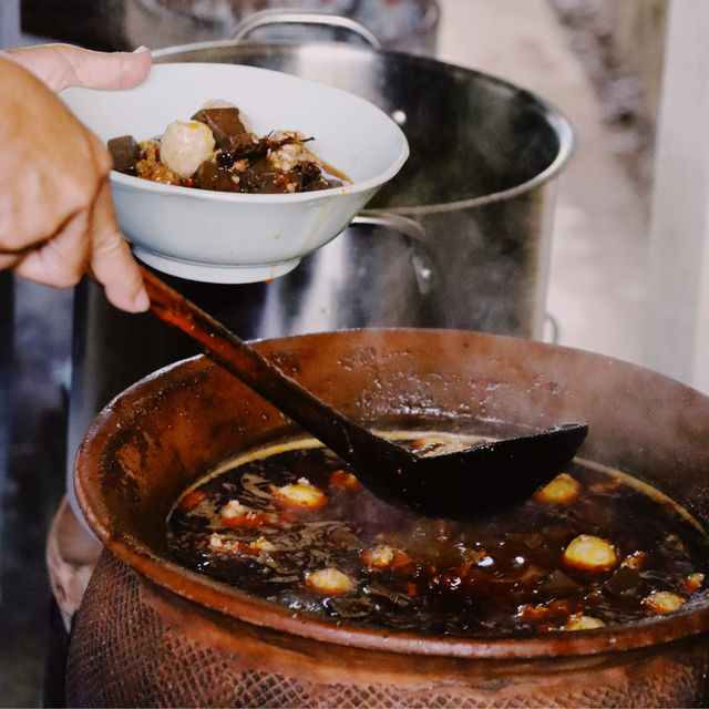 ข้าวซอยไก่ น้ำเงี้ยว ป้าศรีไว