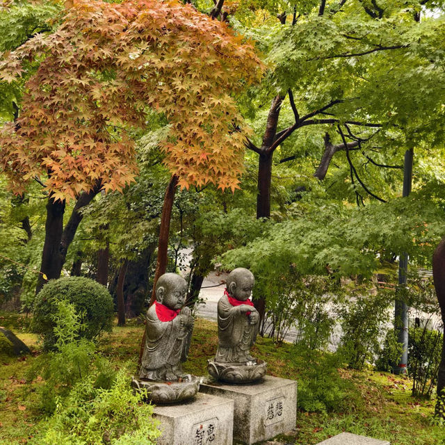 【大阪景點】西之丸庭園：雨中迷人景色～享受日本庭院風情