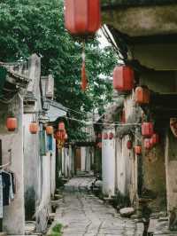 龍湖古寨