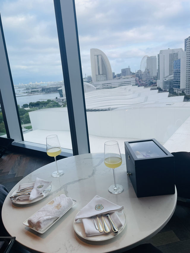 【神奈川県/横浜　『THE KAHARA HOTEL』の最上階でみなとみらい&海を眺めながら優雅なアフタヌーンティー🫖
