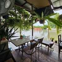 eight de klong