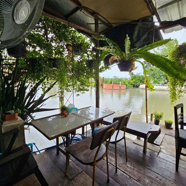 eight de klong