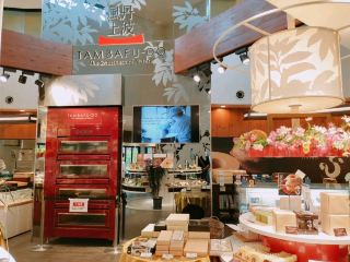 Hyogo・Tamba City: A Box of Delight / Japanese Mont Blanc Made with Tamba Chestnuts