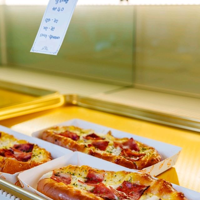 댐 근처에 위치한 베이커리 카페