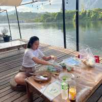 M&R Houseเรือแพริมน้ำสุดปังวิวสวย น้องหมาเข้าพักได้