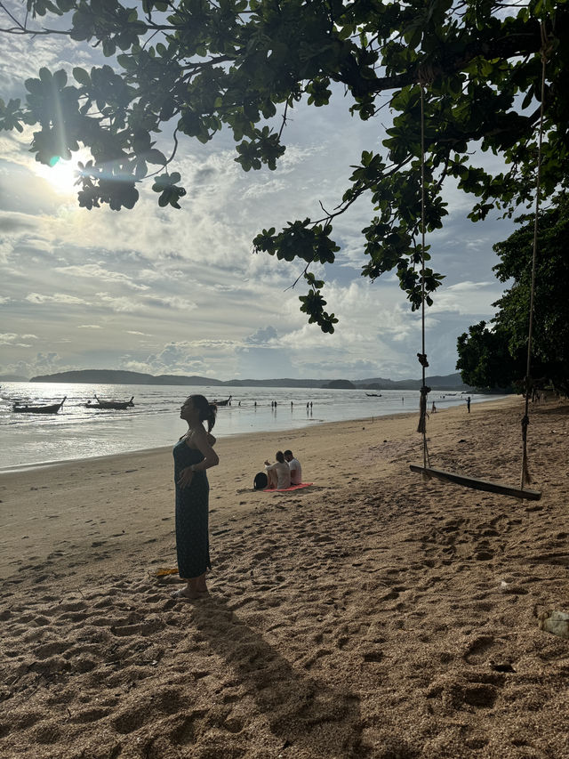 เดินเล่นชมพระอาทิตย์ตก หาดอ่าวนาง 🏝️ กระบี่