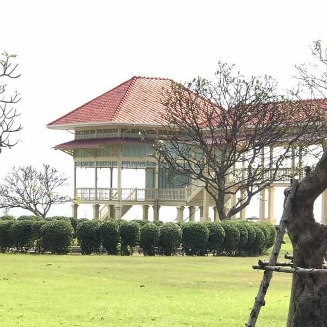 พระราชนิเวศน์มฤคทายวัน