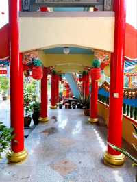 Black Dragon Cave Temple in Yong Peng 