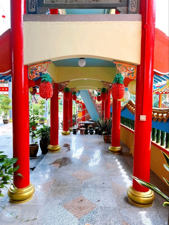 Black Dragon Cave Temple in Yong Peng 