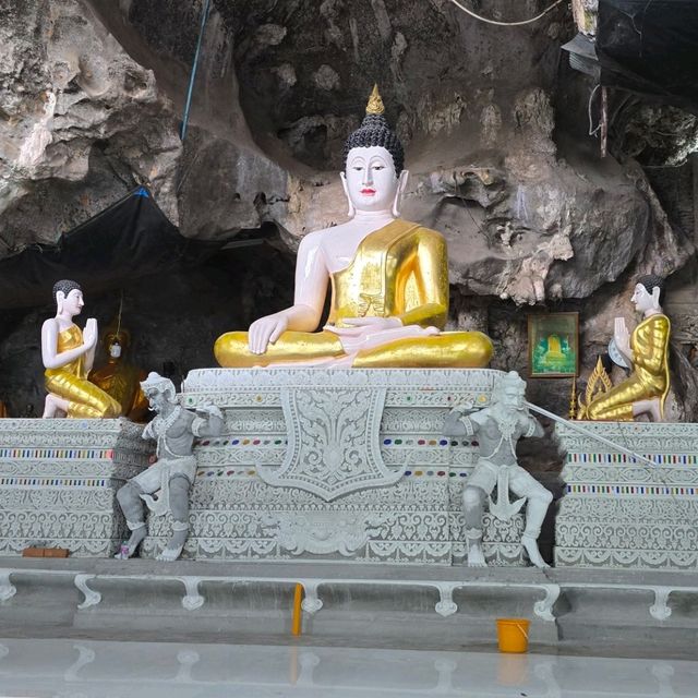 วัดถ้ำเสือ กระบี่