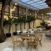 The Summer House  คาเฟ่อยุธยาติดริมน้ำ