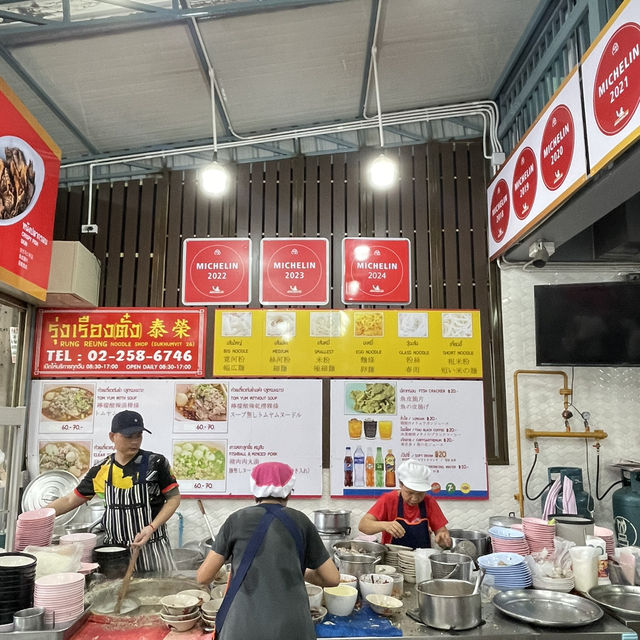 曼谷橡樹套房酒店-房間豪華，設施齊備，購物餐廳選擇多