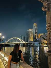 Downtown lovers' esplanade 