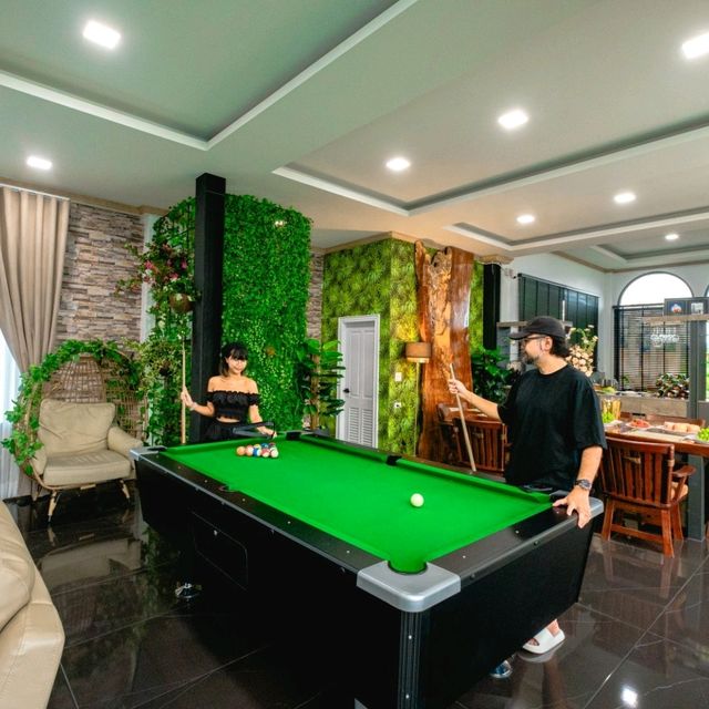 ชวนแก๊งเพื่อนมาตี้กันที่ 𝐋𝐨𝐯𝐞𝐫 𝐇𝐢𝐥𝐥 𝐊𝐡𝐚𝐨 𝐘𝐚𝐢 พูลวิลล่าเปิดใหม่ที่เขาใหญ่ 