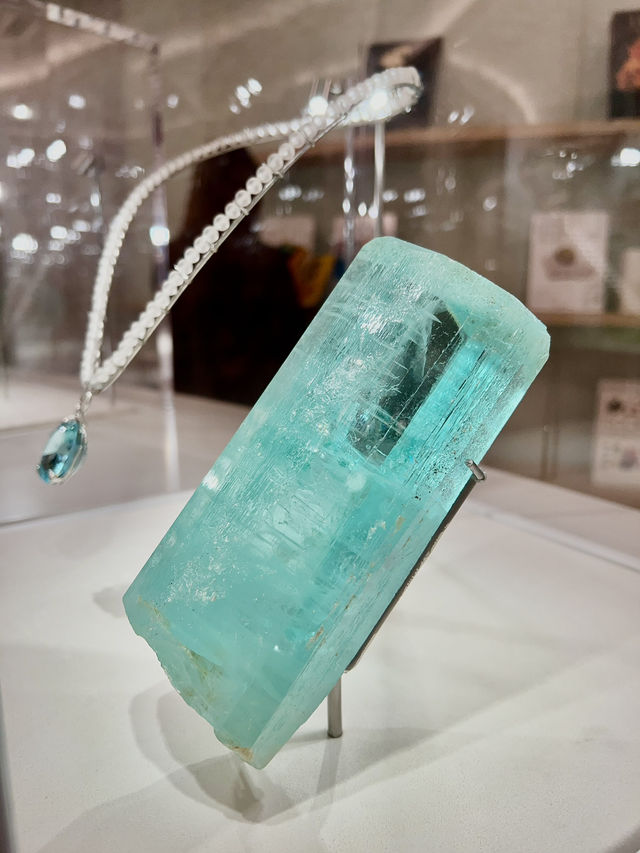 礦石奇珍展覽@ L'ÉCOLE School of Jewelry Arts