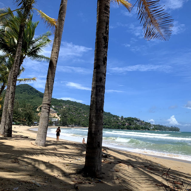 หาดกมลา หาดทรายสีขาวบรรยากาศเงียบสงบ