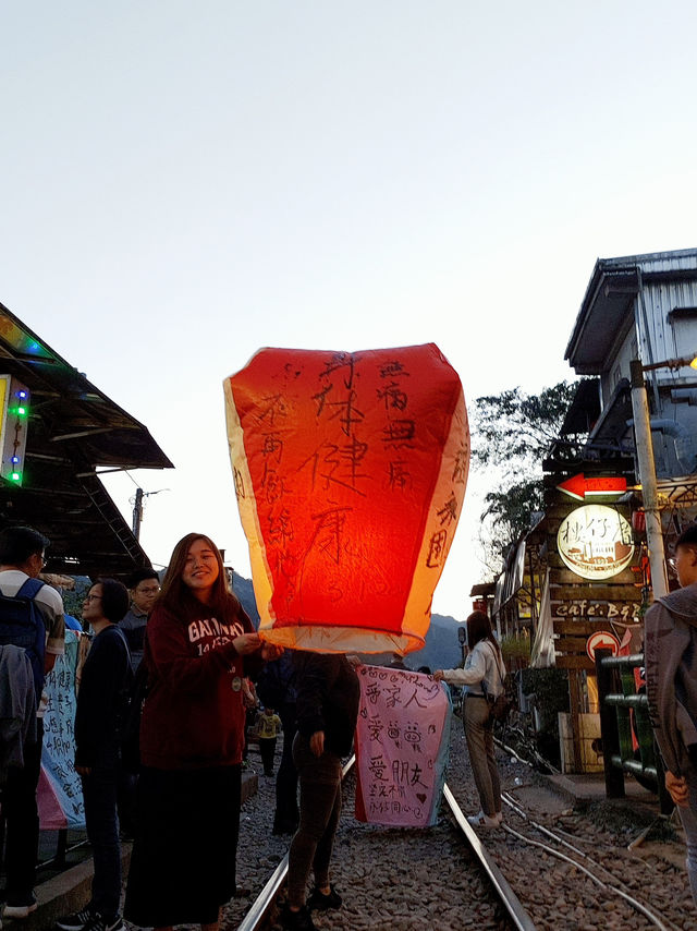 十分車站·浪漫放天燈又打卡 💕🚉